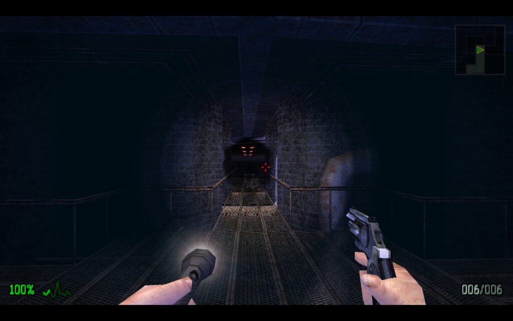 Zaklamp en pistool in een donkere gang van Dementium II